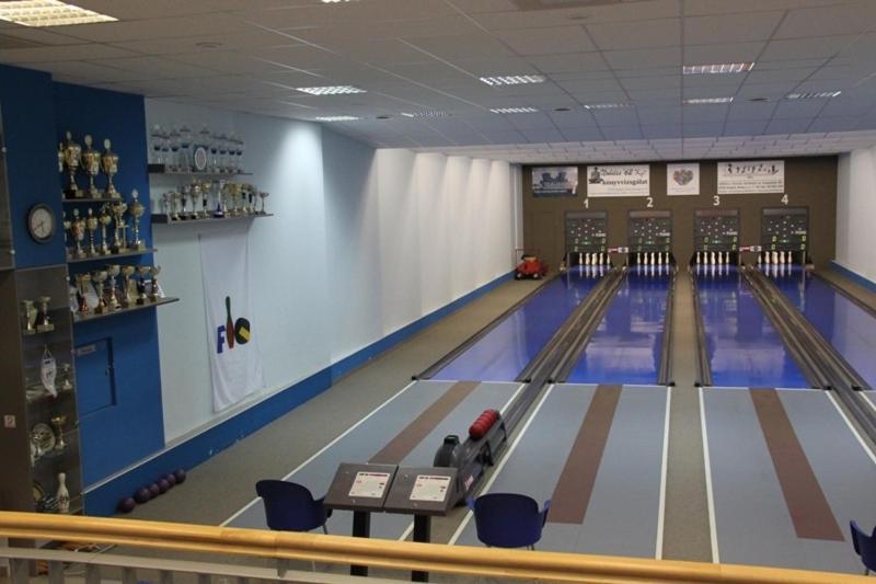 Teke Bowling Centrum Es Sport Panzio Segedín Exteriér fotografie